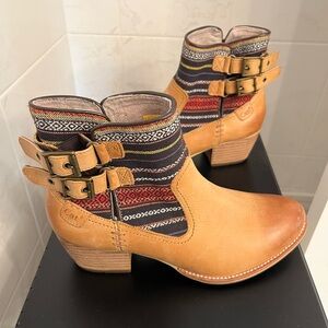 Caterpillar Willa Leather Boho Booties Size 8.5W NWOT